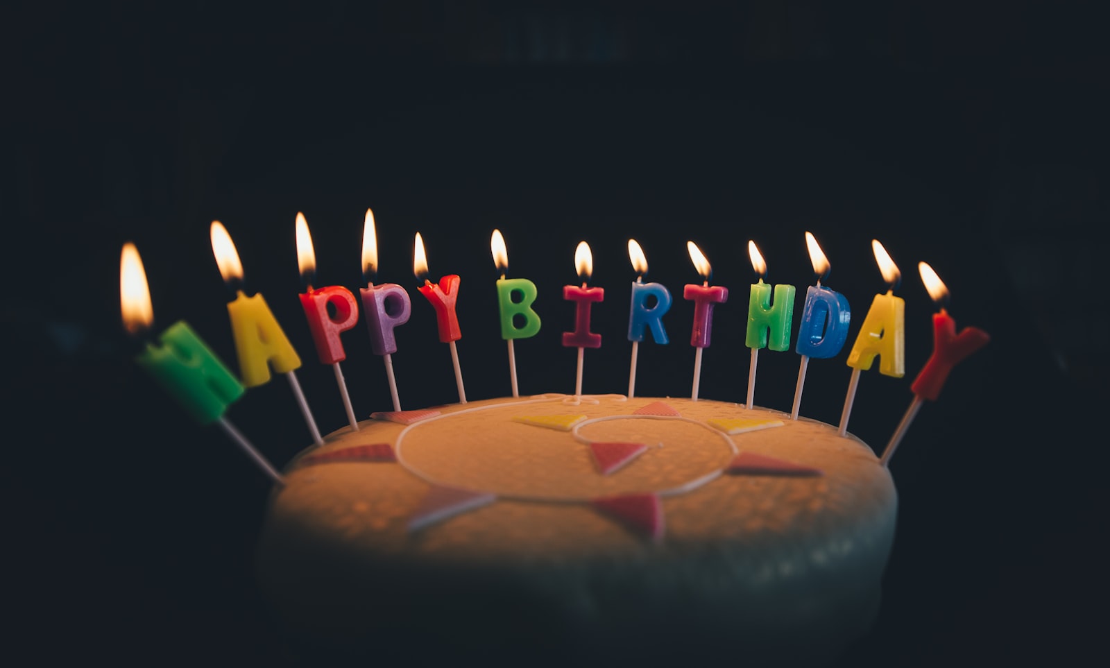 誕生日ケーキとキャンドル
