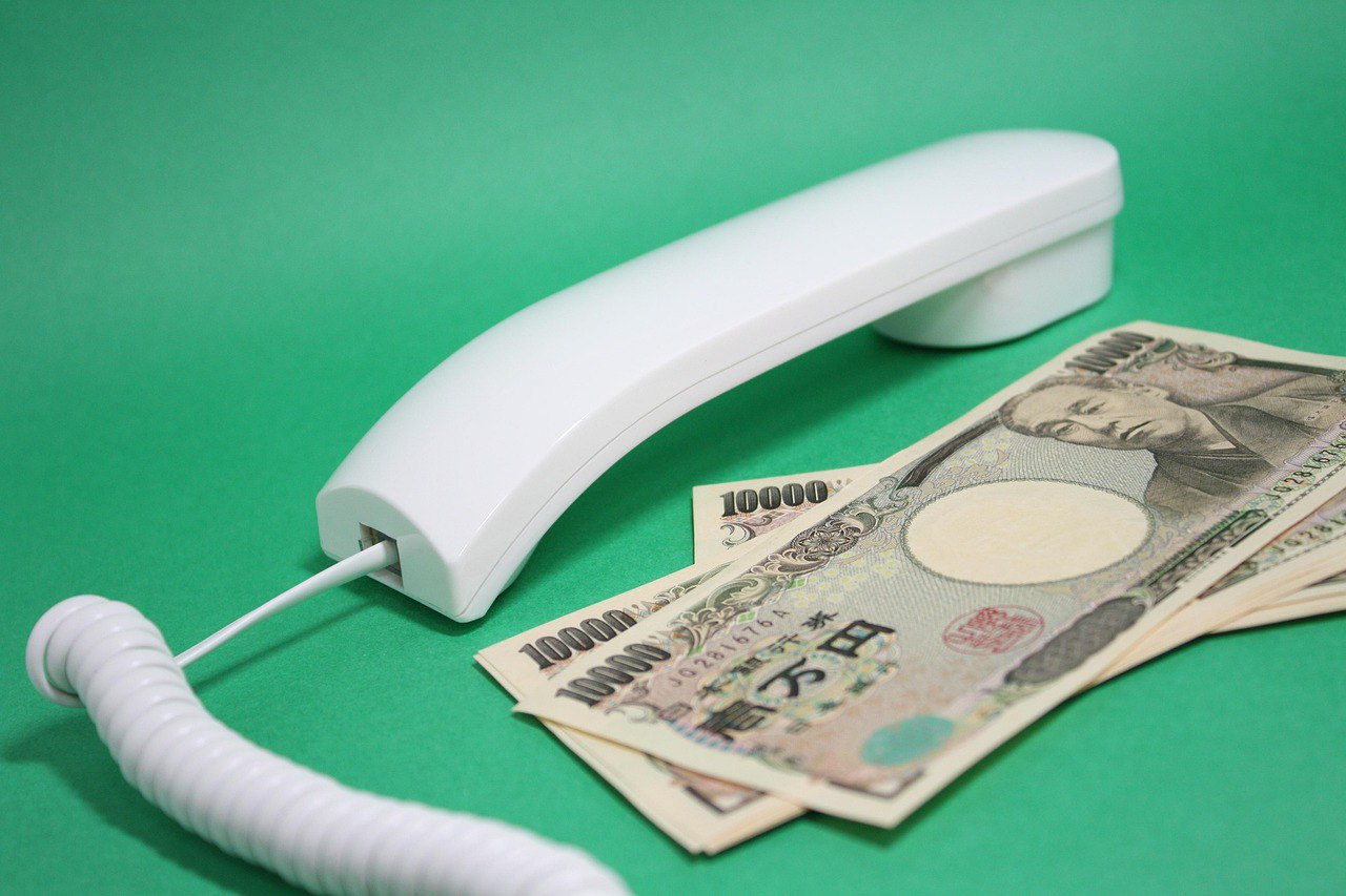 フロントの電話と一万円札